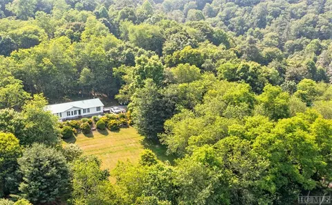 24 Bubbles Ln, Glenville, NC 28736