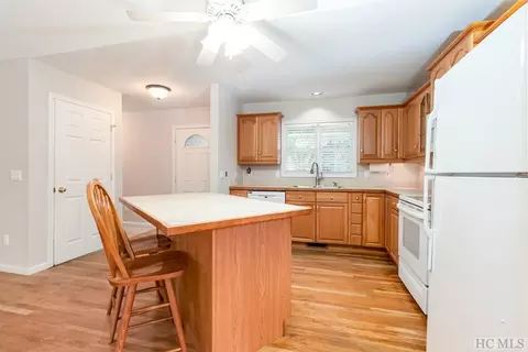 87 Landeau Cir, Sylva, NC 28779 photo 7