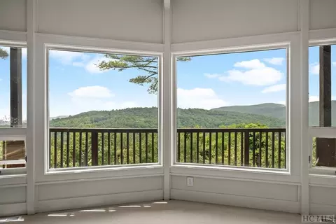 128 Summit Trl, Highlands, NC 28741