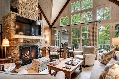 15 Whisper Fade Rd, Cashiers, NC 28717