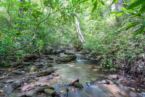 567 Leatherbreeches Dr, Tuckasegee, NC 28783