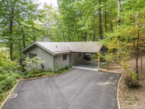 190 N Eastshore Dr, Lake Toxaway, NC 28747