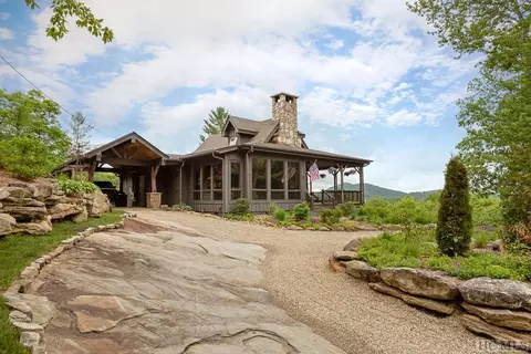1098 Black Bear Trl, Glenville, NC 28736