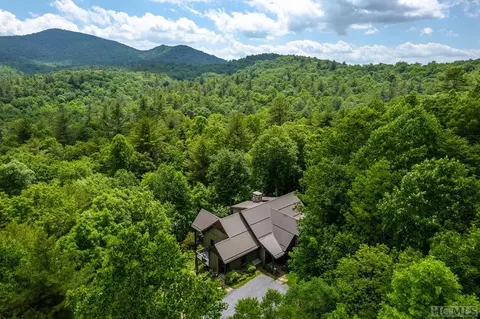 992 Found Forest Rd, Cashiers, NC 28717