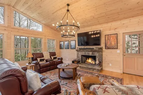 67 Fallen Leaf Ln, Highlands, NC 28741
