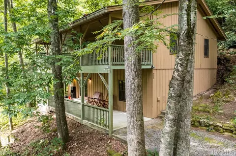 805 N Norton Rd, Cashiers, NC 28717