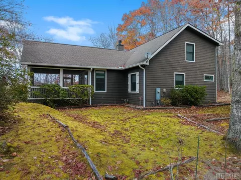 2615 Great Falls Dr, Glenville, NC 28736