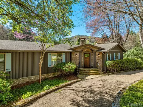 501 Falls Dr E, Highlands, NC 28741