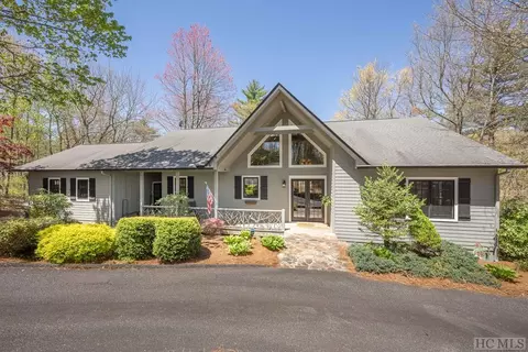 213 Woods Summit Ln, Cashiers, NC 28717