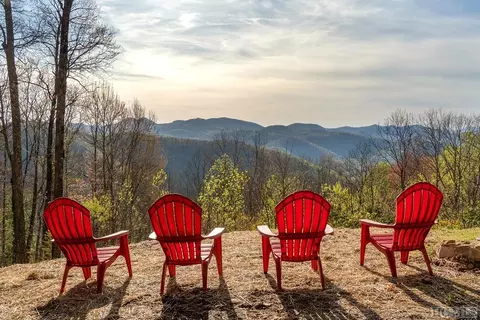827 N Ridge Rd, Glenville, NC 28736