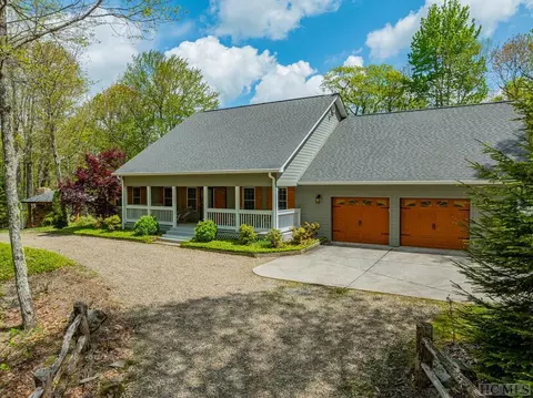 1033 Flat Creek Dr, Glenville, NC 28736