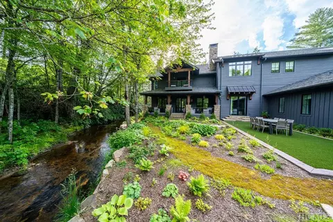 628 N 5th St, Highlands, NC 28741