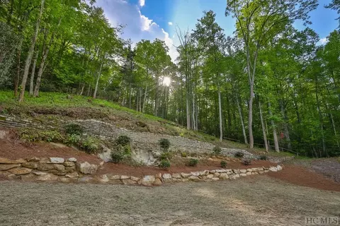 16 Fountainhead Dr, Cashiers, NC 28717