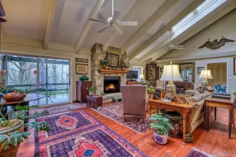 520 Stillmont Cir, Cashiers, NC 28717
