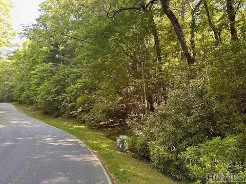 104 Hawk Mountain Rd, Lake Toxaway, NC 28747