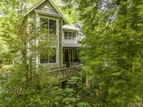 102 Honey Bee Bnd, Cashiers, NC 28717