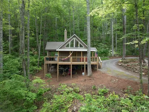 169 Hanging Rock Rd, Glenville, NC 28736