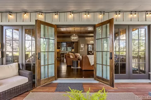 95 French Broad Ln, Cashiers, NC 28717