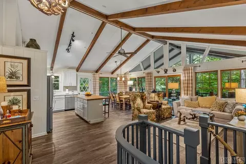 91 Dogwood Dr, Highlands, NC 28741