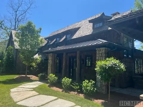 50 Saw Mill Rd, Cashiers, NC 28717
