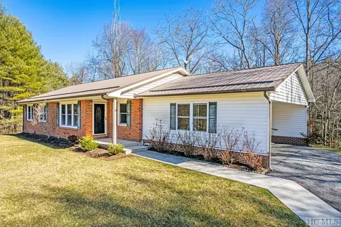 2950 Kim Miller Rd, Lake Toxaway, NC 28747