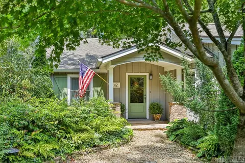 42 Southwinds Dr, Cashiers, NC 28717