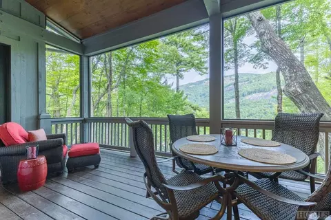 210 Ruffed Grouse Rd, Glenville, NC 28736