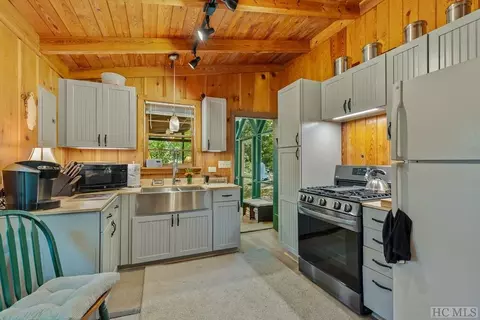 828 Hickory Hill Rd, Highlands, NC 28741