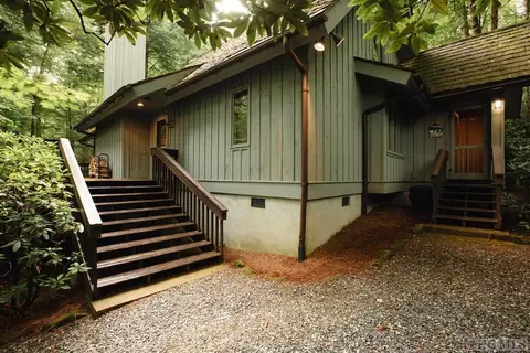84 Painted Trillium Ln, Cashiers, NC 28717