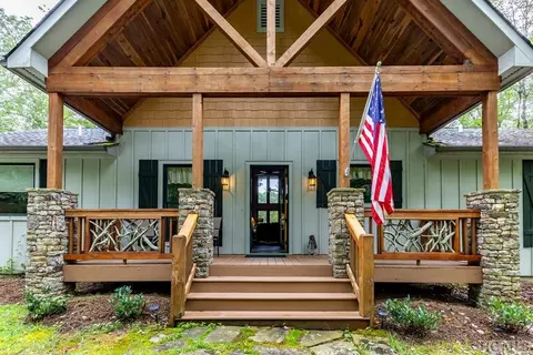 752 Found Forest Rd, Cashiers, NC 28717