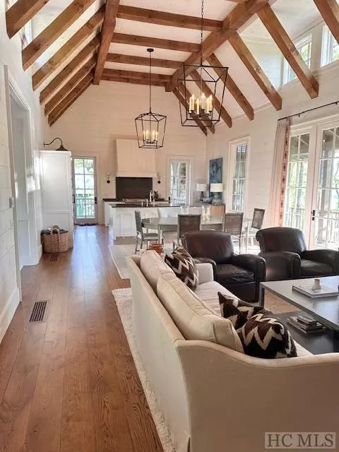 1336 Burl Ln, Cashiers, NC 28717