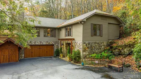 20 W Knoll Dr, Highlands, NC 28741