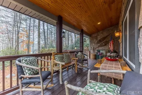 81 Toll House Ln, Cashiers, NC 28717
