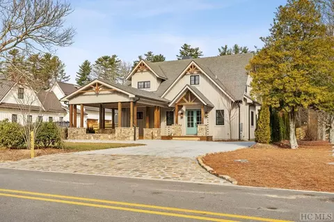 472 Laurel St, Highlands, NC 28741