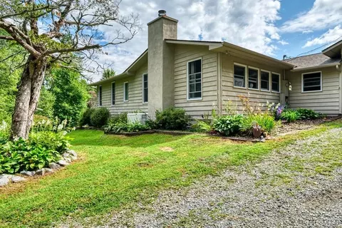 517 Zeb Alley Rd, Cashiers, NC 28717