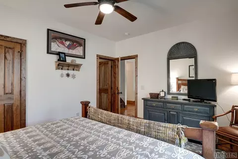 136 Hogback Ct, Sapphire, NC 28774 photo 29