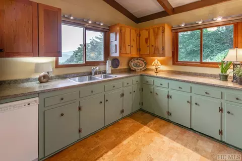 146 Bear Log Rd, Cashiers, NC 28717 photo 18