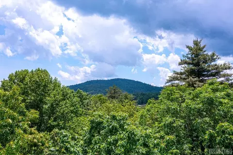 32 Cherokee Trce # J, Lake Toxaway, NC 28747
