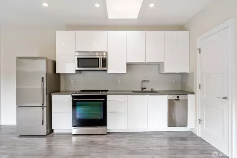 1069 Capp St, San Francisco, CA 94110 photo 3