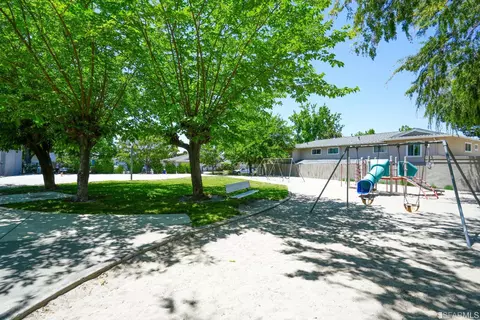305 N Temple Dr, Milpitas, CA 95035 photo 3