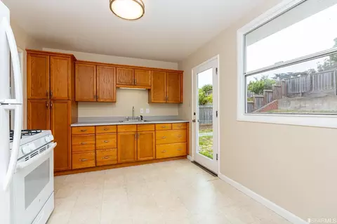 8 Cadiz Ct, Pacifica, CA 94044 photo 8