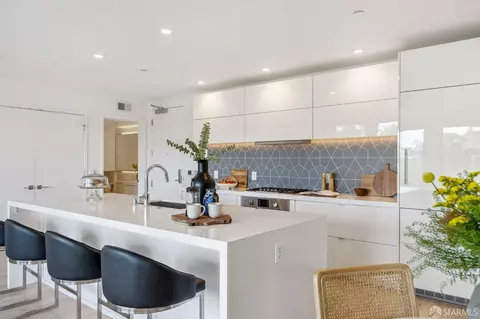 310 Carolina St #204, San Francisco, CA 94107
