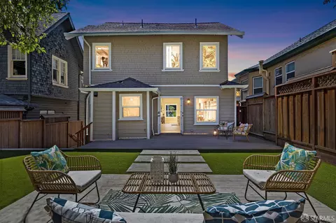 647 Mariposa Ave, Oakland, CA 94610