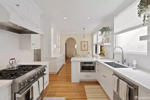 3032 Baker St, San Francisco, CA 94123 photo 17