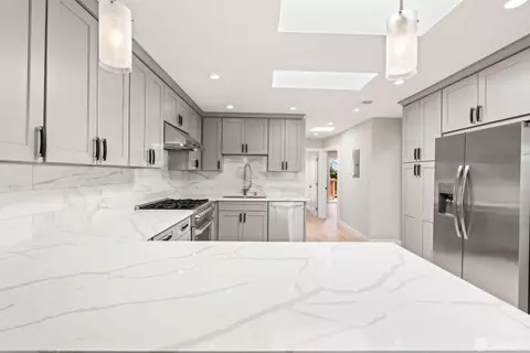 151 Venus St, San Francisco, CA 94124 photo 4