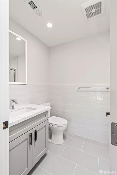151 Venus St, San Francisco, CA 94124 photo 18