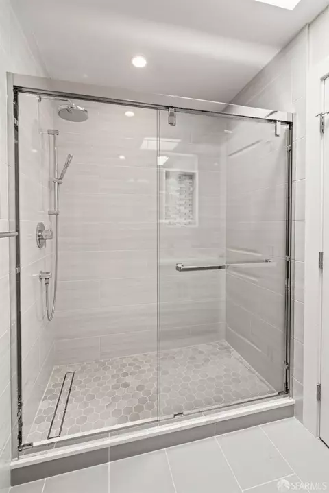 151 Venus St, San Francisco, CA 94124 photo 19
