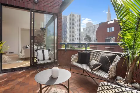 640 Davis St #3, San Francisco, CA 94111 photo 3