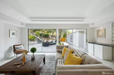 25 Woodcrest Ct, Hillsborough, CA 94010