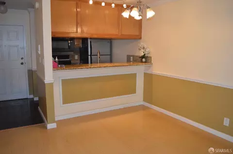 377 Mandarin Dr #108, Daly City, CA 94015